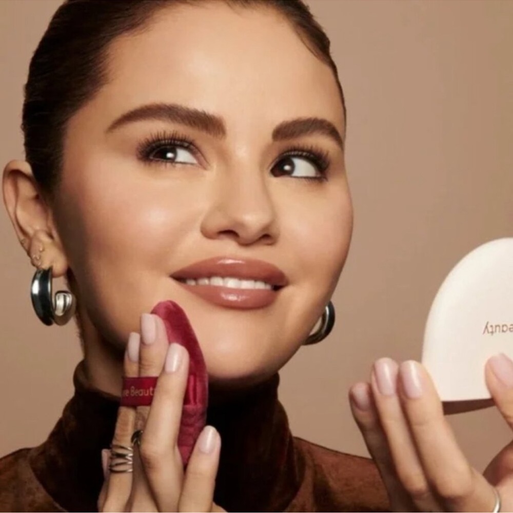 NWT RARE BEAUTY Powder Puff
